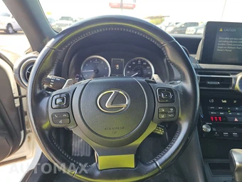 2022 Lexus IS 300 – miniatura 10