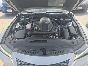 2022 Lexus IS 300 – miniatura 15