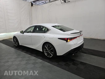 2022 Lexus IS 300 – miniatura 6