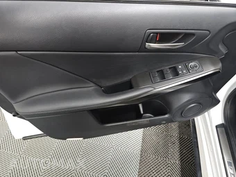2022 Lexus IS 300 – miniatura 9