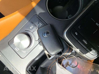 2022 Lexus RC 300 - miniatura 8