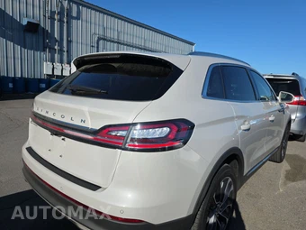 2022 Lincoln Nautilus Reserve – miniatura 4