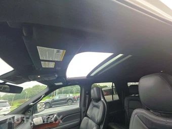 2022 Lincoln Navigator Reserve - miniatura 11