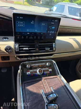 2022 Lincoln Navigator Reserve – miniatura 10