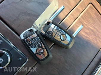 2022 Lincoln Navigator Reserve – miniatura 8