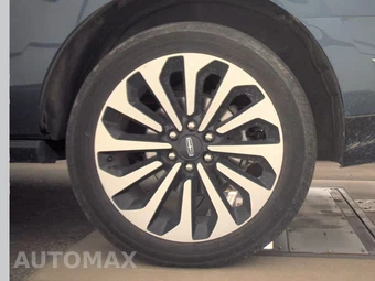 2022 Lincoln Navigator Reserve – miniatura 12