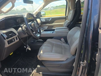 2022 Lincoln Navigator Reserve – miniatura 13