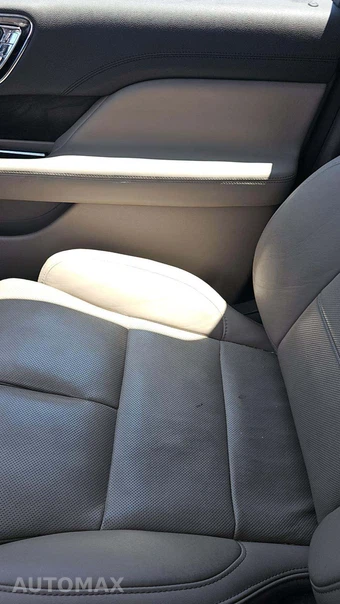 2022 Lincoln Navigator Reserve – miniatura 42