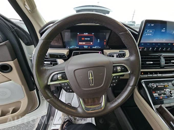 2022 Lincoln Navigator Reserve – miniatura 10