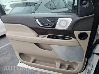2022 Lincoln Navigator Reserve – miniatura 9