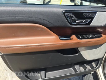 2022 Lincoln Navigator Reserve – miniatura 9