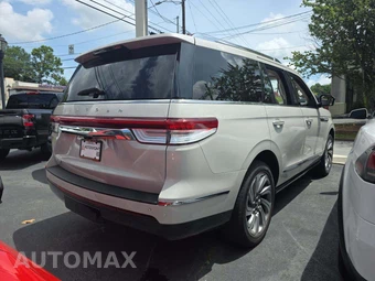 2022 Lincoln Navigator Reserve - miniatura 3