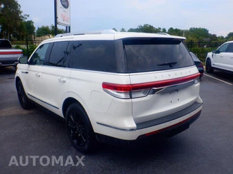 2022 Lincoln Navigator Reserve – miniatura 13
