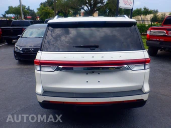 2022 Lincoln Navigator Reserve – miniatura 14