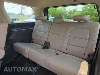 2022 Lincoln Navigator Reserve – miniatura 11