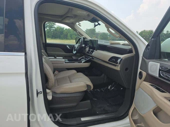 2022 Lincoln Navigator Reserve – miniatura 16