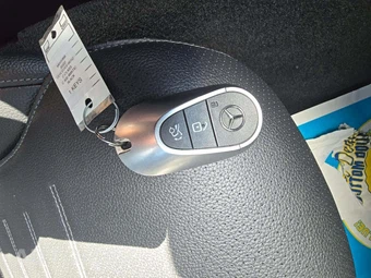 2022 Mercedes-Benz C 300 4MATIC Sedan - miniatura 5