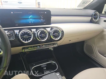 2022 Mercedes-Benz CLA 250 - miniatura 11