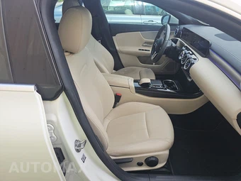2022 Mercedes-Benz CLA 250 - miniatura 8