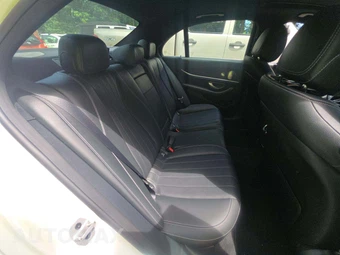 2022 Mercedes-Benz E 350 4MATIC Sedan - miniatura 16