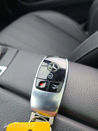 2022 Mercedes-Benz E 350 Sedan – miniatura 8