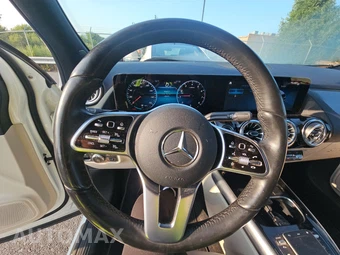 2022 Mercedes-Benz GLA 250 4MATIC – miniatura 10