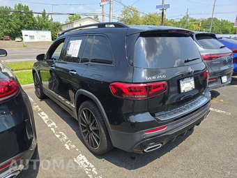 2022 Mercedes-Benz GLB 250 4MATIC - miniatura 2