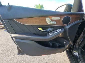 2022 Mercedes-Benz GLC 300 4MATIC – miniatura 9