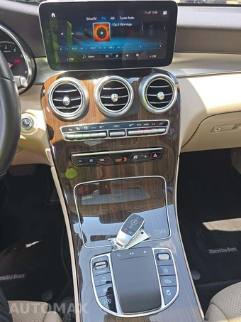 2022 Mercedes-Benz GLC 300 – miniatura 10