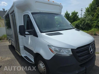 2022 Mercedes-Benz Sprinter 4500 Cab Chassis DRW - miniatura 3