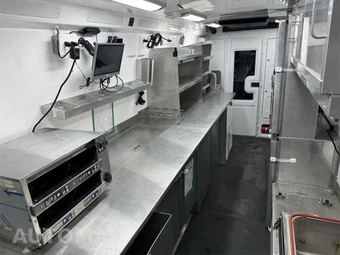 2022 Mercedes-Benz Sprinter 4500 Cargo Van DRW High Roof 170.0" WB - miniatura 4