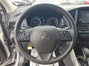 2022 Mitsubishi Eclipse Cross ES - miniatura 10