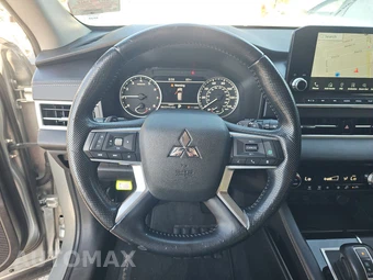 2022 Mitsubishi Outlander Black Edition - miniatura 10