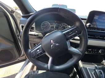 2022 Mitsubishi Outlander Black Edition - miniatura 10