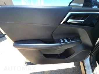 2022 Mitsubishi Outlander Black Edition - miniatura 9