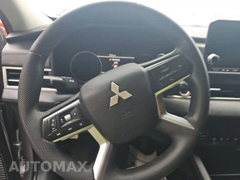 2022 Mitsubishi Outlander ES – miniatura 10