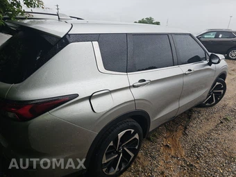 2022 Mitsubishi Outlander ES – miniatura 4