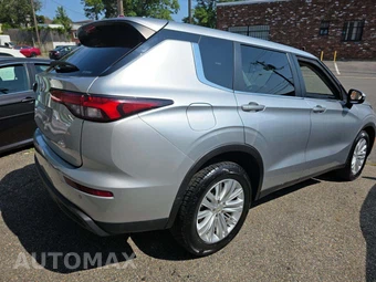 2022 Mitsubishi Outlander ES - miniatura 3