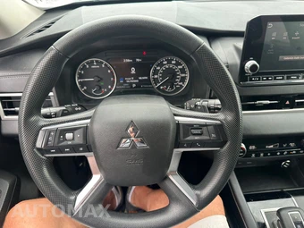 2022 Mitsubishi Outlander ES - miniatura 9