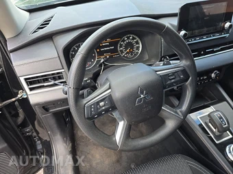 2022 Mitsubishi Outlander ES - miniatura 10