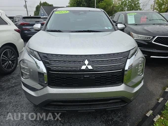 2022 Mitsubishi Outlander ES - miniatura 2