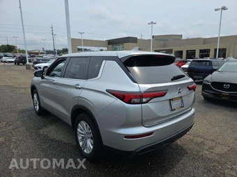 2022 Mitsubishi Outlander ES - miniatura 2