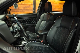 2022 Mitsubishi Outlander PHEV GT - miniatura 10