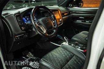 2022 Mitsubishi Outlander PHEV GT - miniatura 9