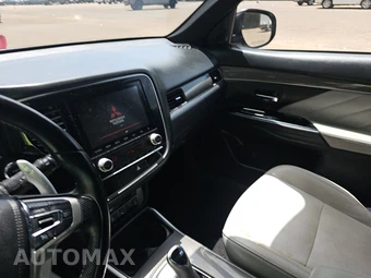 2022 Mitsubishi Outlander PHEV LE - miniatura 11