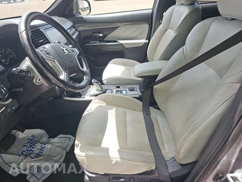 2022 Mitsubishi Outlander PHEV LE - miniatura 7