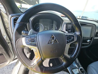 2022 Mitsubishi Outlander PHEV SEL - miniatura 16