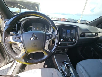 2022 Mitsubishi Outlander PHEV SEL - miniatura 17