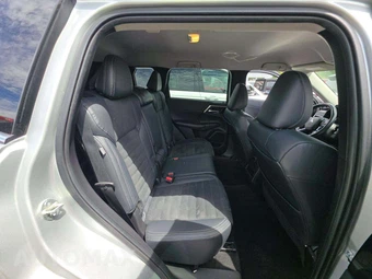 2022 Mitsubishi Outlander SE - miniatura 17