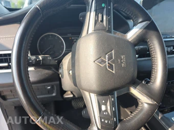 2022 Mitsubishi Outlander SE - miniatura 10